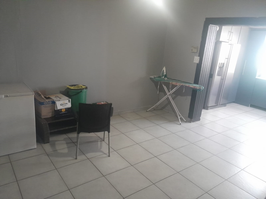 6 Bedroom Property for Sale in Oos Einde North West